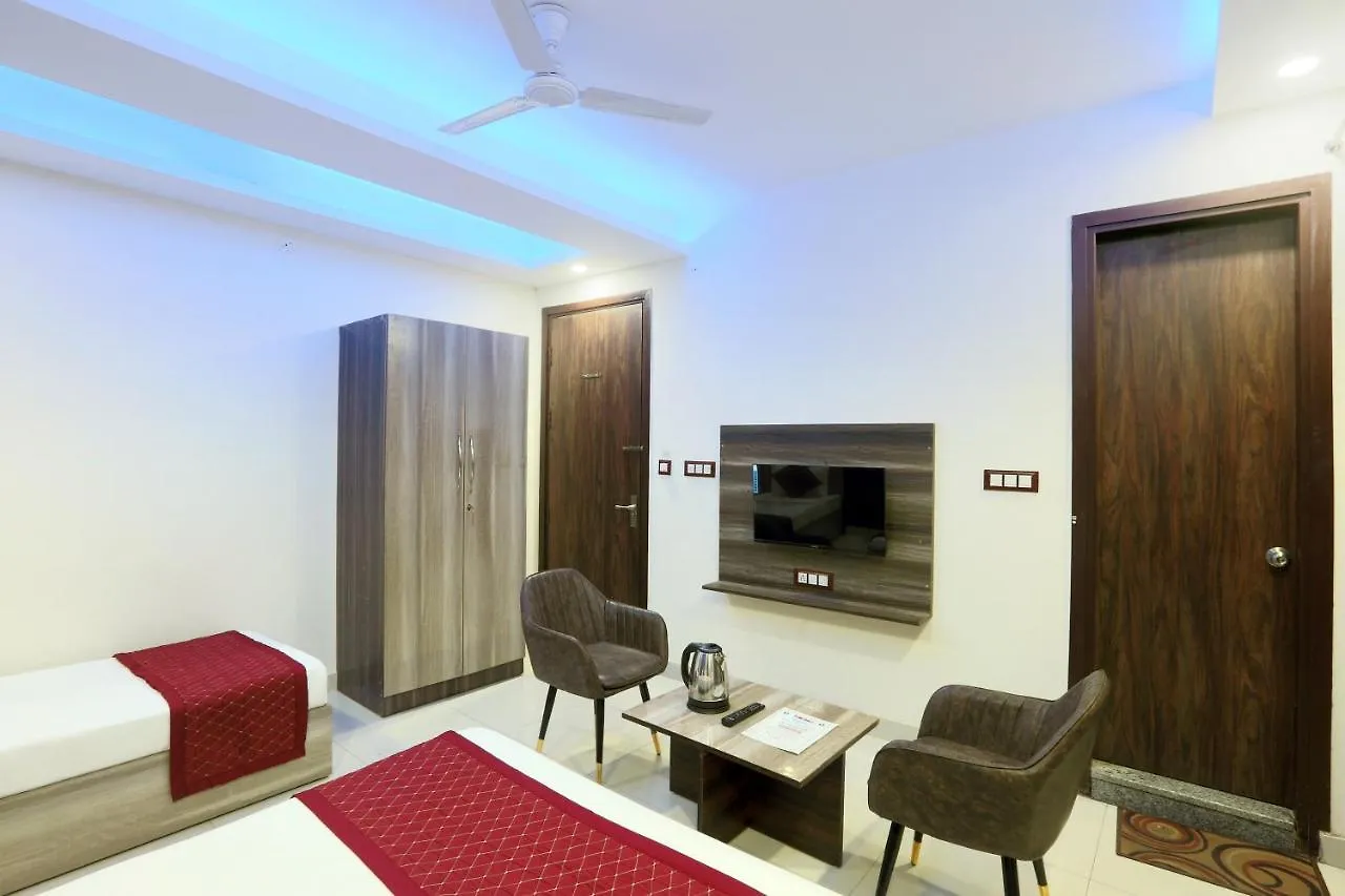 Airport Qualia Suites New Delhi 3*,